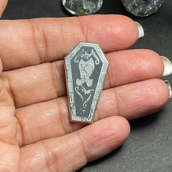 Disney Jafar Villain Trading Pin Hidden Mickey Aladdin Coffin Brooch Lapel Pin - Picture 4 of 9